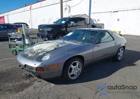 1987 Porsche 928 S z USA, uszkodzony, nr VIN WP0JB0921HS861075